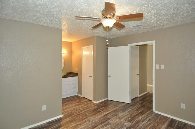 Building Photo - 5418 Heronwood Dr