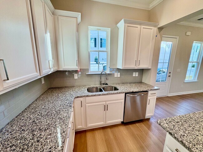 Building Photo - Discover Coastal Living at Its Finest in Marketview, Market Common – Now Leasing!