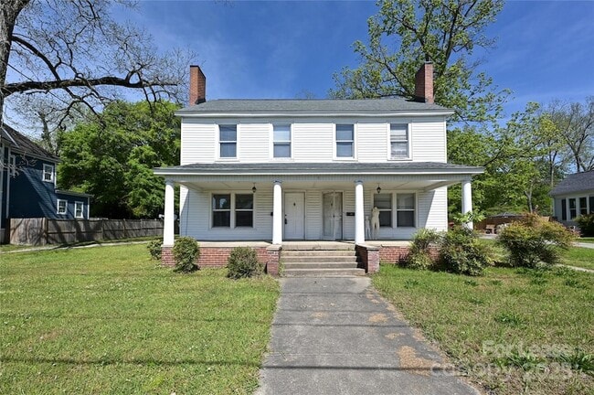 Primary Photo - 134 Saluda St
