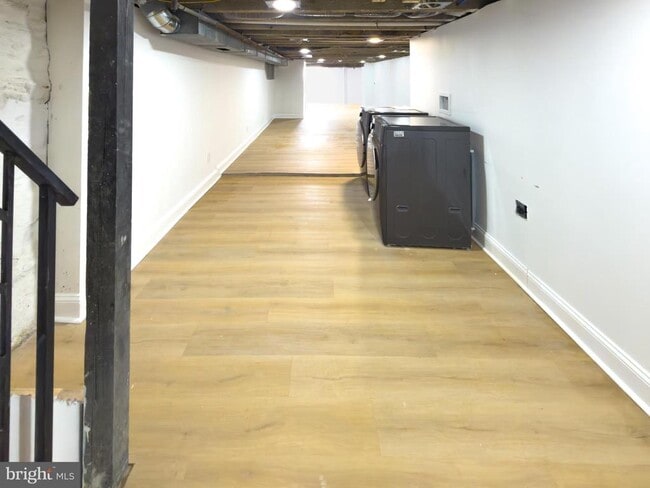 Building Photo - 5237 Greenway Ave