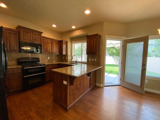 Building Photo - Lawn Care included!  4 bed 2.5 bath Neighb...