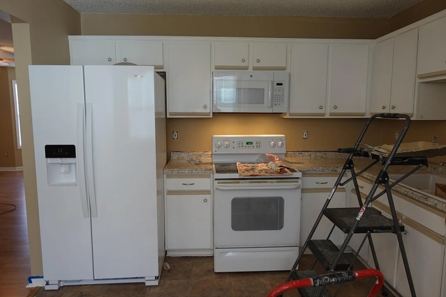 Building Photo - 25 Allenwood Ln