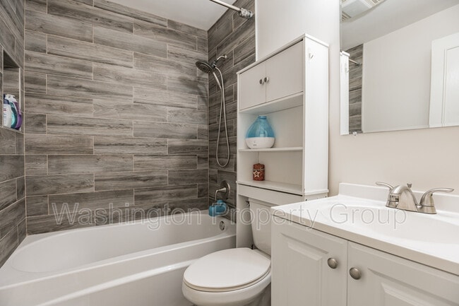 Building Photo - 3402 Little Hunting Creek Dr