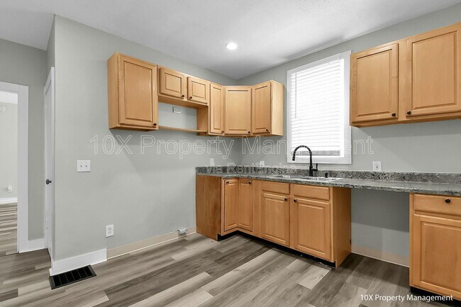 Building Photo - 1655 S 4th St