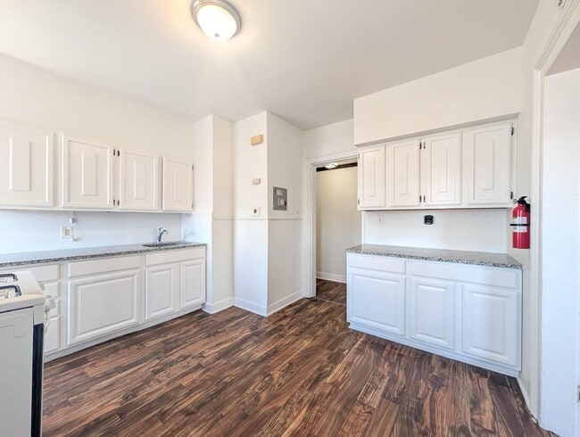 Building Photo - 148 South St