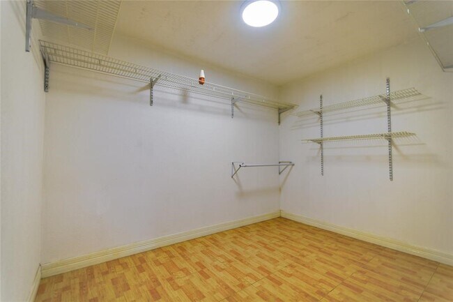 Building Photo - 10518 Hazelhurst Dr