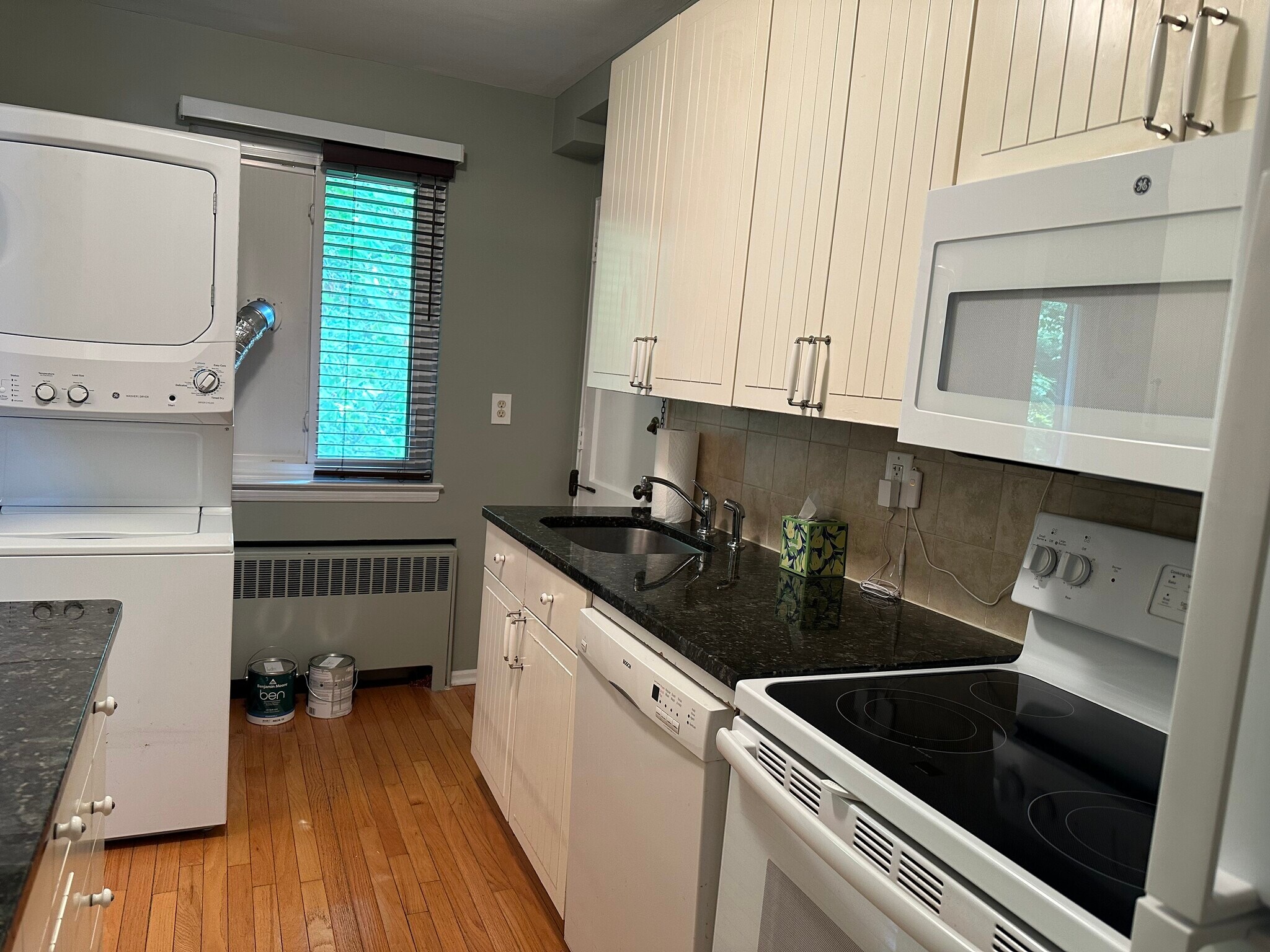 Building Photo - 12 Troy Dr