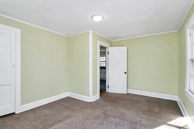 Building Photo - 1208 Saratoga Dr