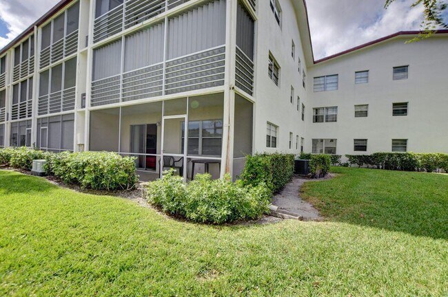 Building Photo - 137 Fanshaw D