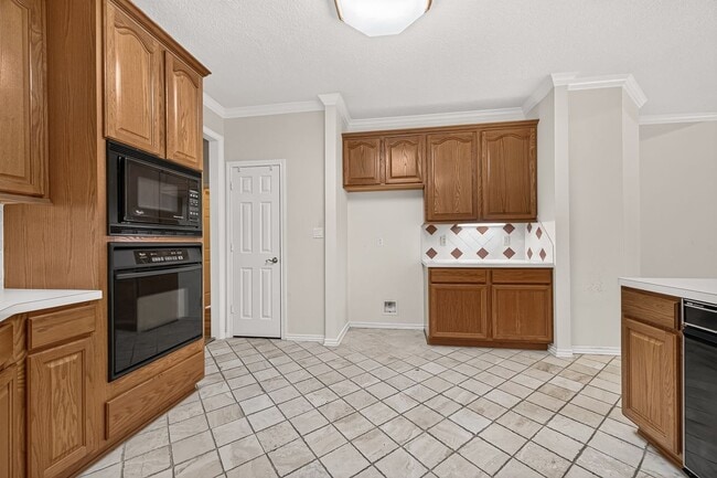 Building Photo - 2314 Carriage Run E