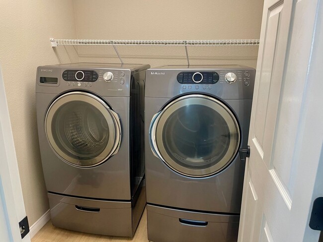 Building Photo - BEAUTIFUL SINGLE STORY HOME IN GATED COMMUNITY OF STALLION MOUNTAIN