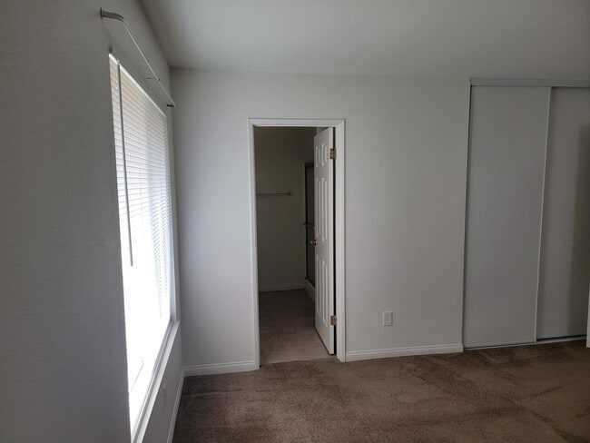 Building Photo - 3 Bedroom 1 3/4 Bath HOUSE with 2 car garage