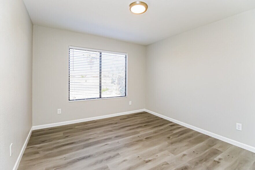 Building Photo - 4537 N 87th Ave