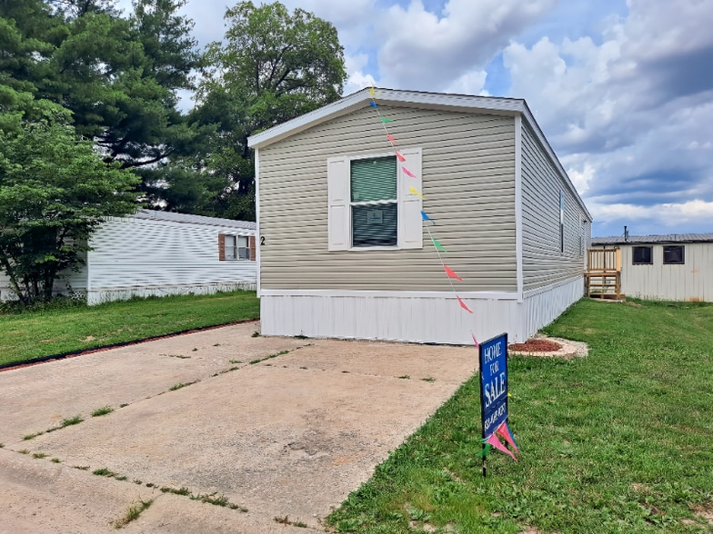 Building Photo - 2 2nd St