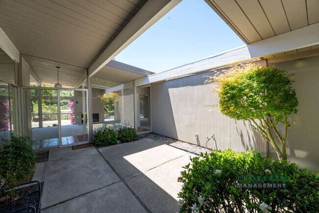 Building Photo - 1221 Idylberry Rd