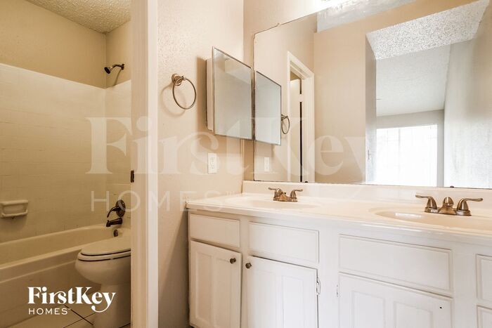 Building Photo - 5430 Santrey Dr