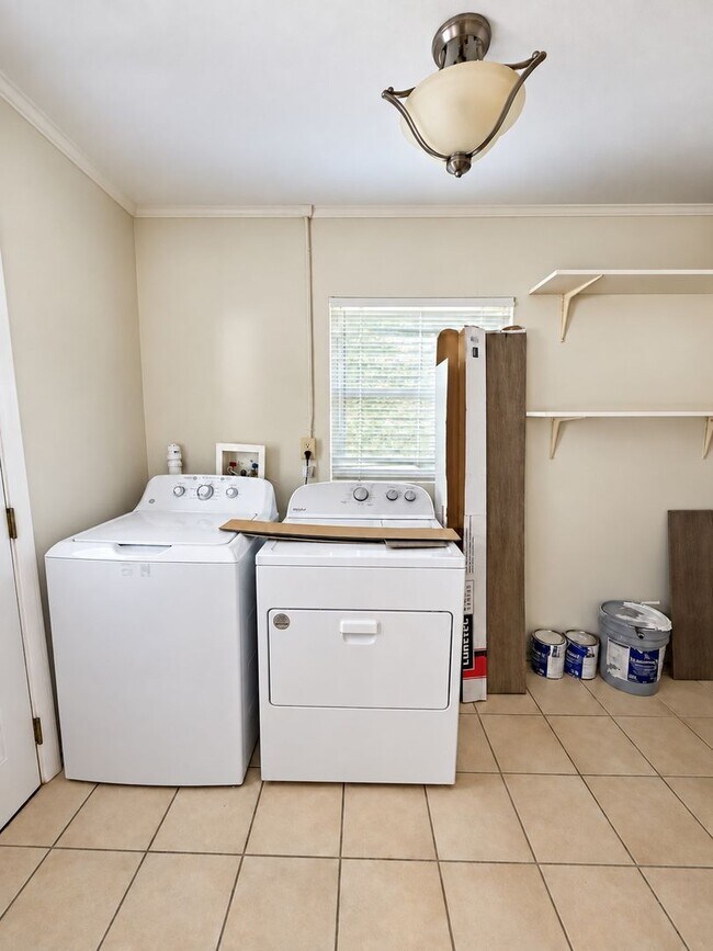 Building Photo - 401 Balfour Dr