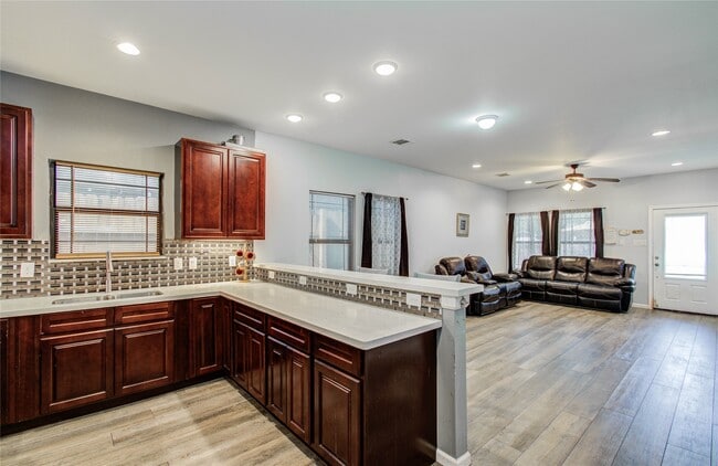 Building Photo - 8040 Howton St