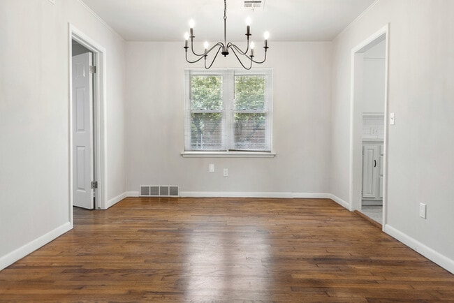 Building Photo - 730 N College St