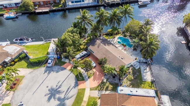 Building Photo - 1600 N 28th Ct