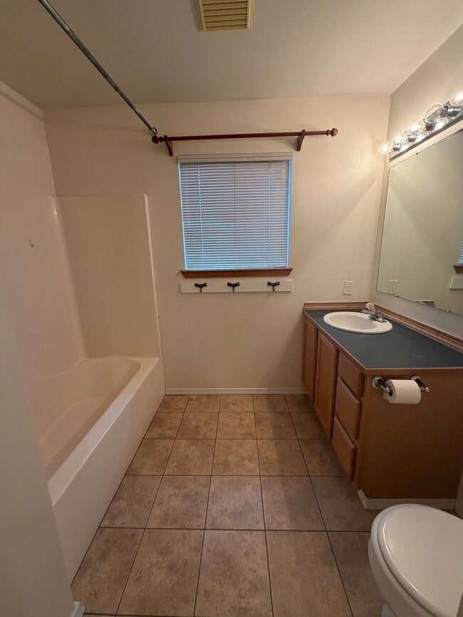 Building Photo - Waterfront home w/Large Dock