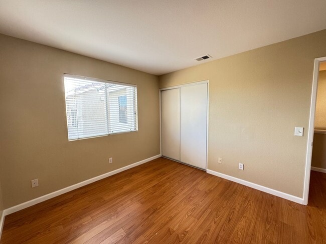 Building Photo - Immaculate 4Bd/2.5Ba Home with New Fridge, AC, Fenced Back Patio in Aliso Viejo!