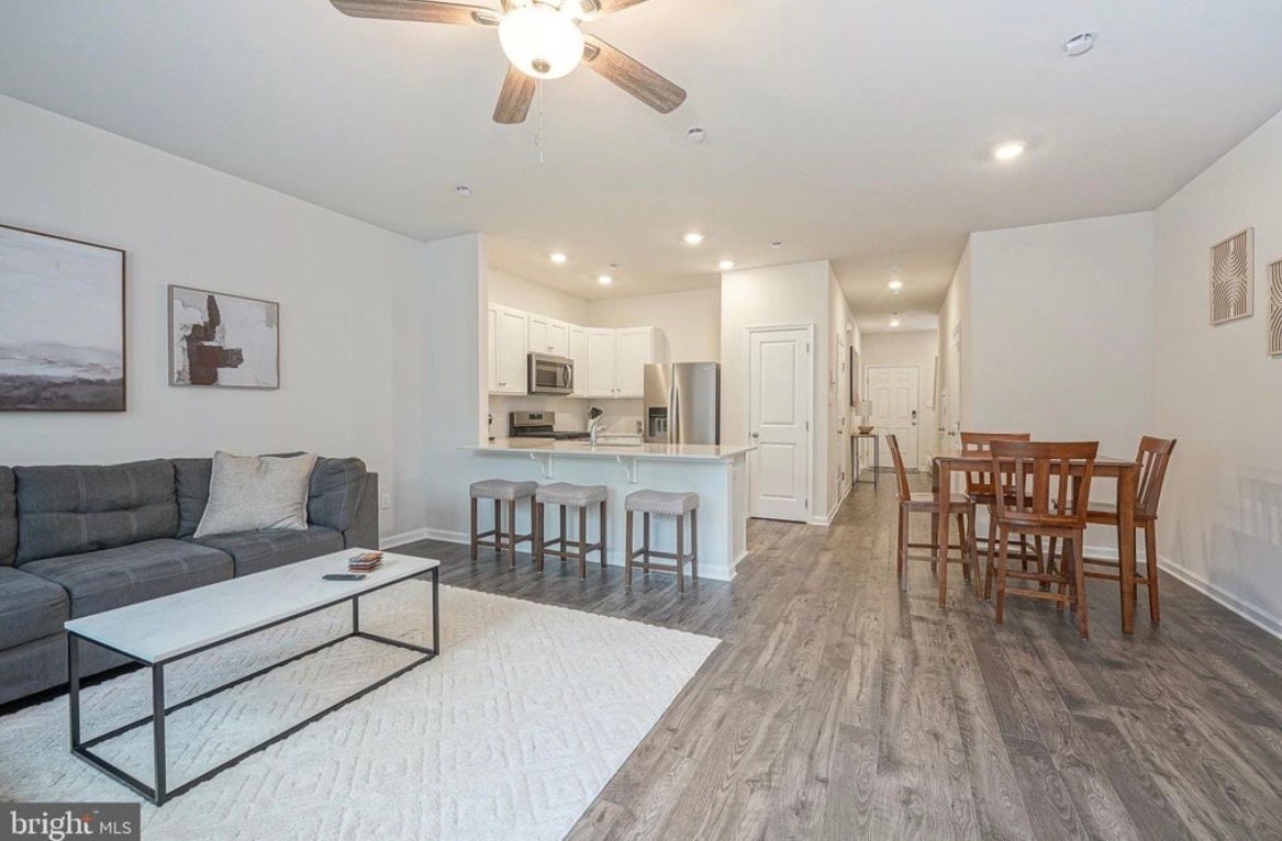 Building Photo - 321 Mazzeo Dr