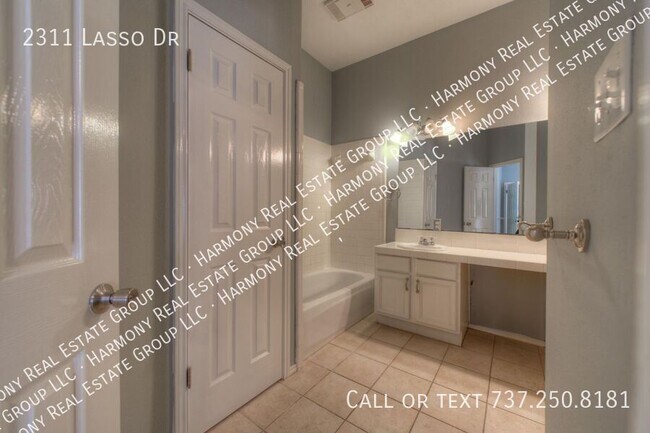 Building Photo - 2311 Lasso Dr
