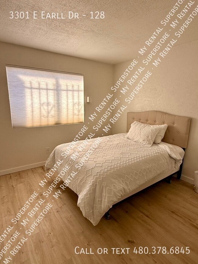 Building Photo - 3301 E Earll Dr