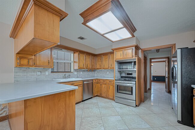 Building Photo - 18307 Champion Forest Dr