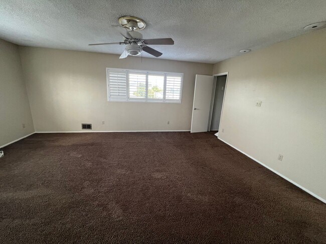 Building Photo - Large Home in Well Established Chula Vista Neighborhood