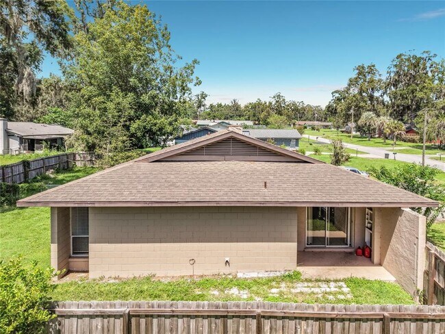 Building Photo - 4050 SE 20th Ct