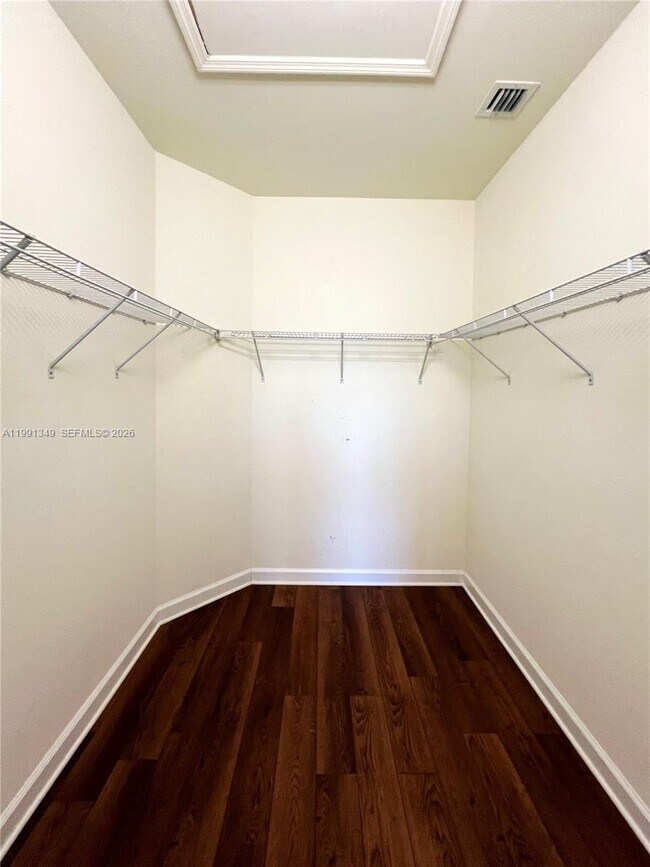 Building Photo - 422 SE 34th Terrace