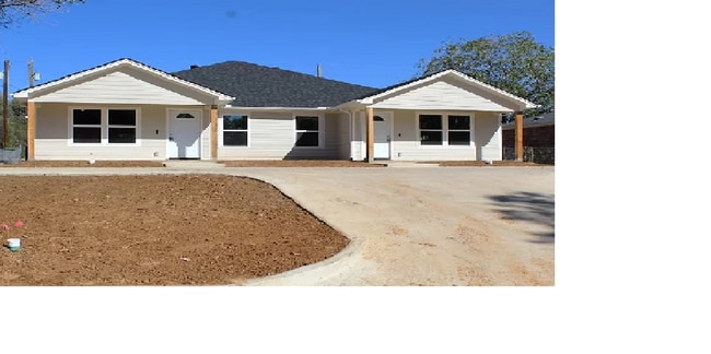 Right Unit - 911 E Lewis Dr