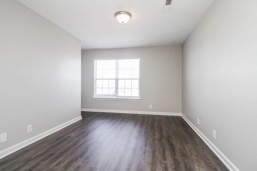 Building Photo - 404 Glenmore Ct