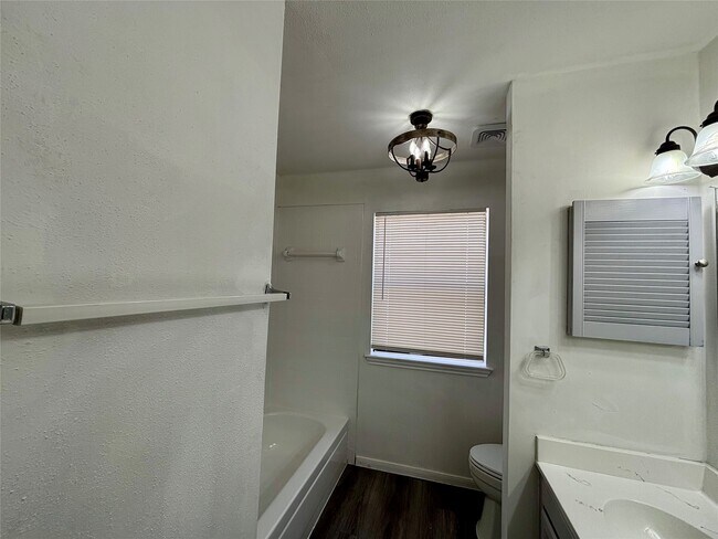 Building Photo - 8299 Cambridge St