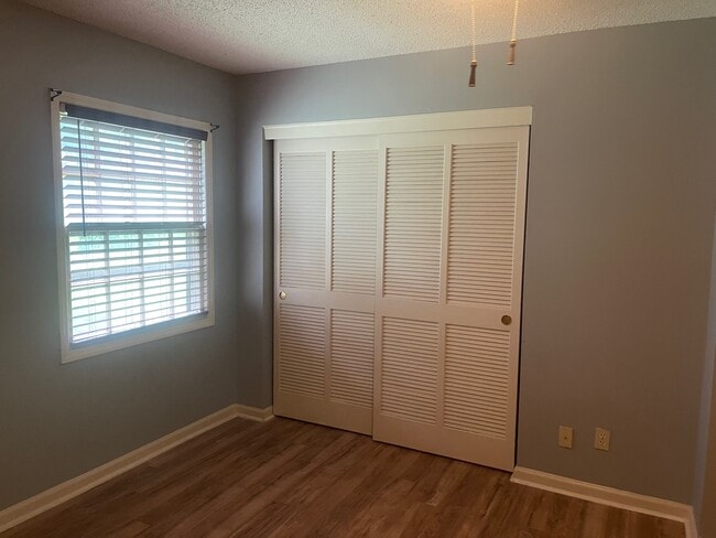 Building Photo - 1207 Cherokee Dr