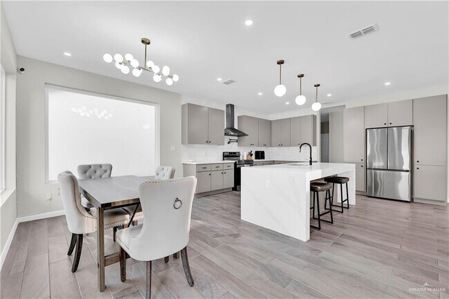 Building Photo - 1420 Providence Ave