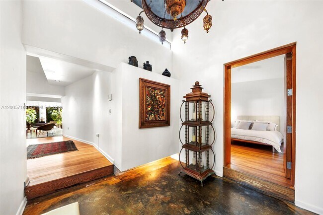 Building Photo - 5627 Granada Blvd