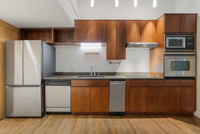 Building Photo - 106 N High St