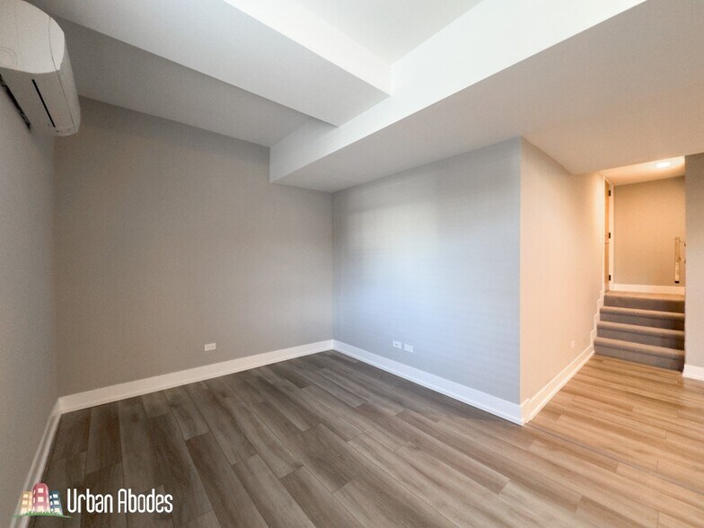 Building Photo - 3941 N Janssen Ave