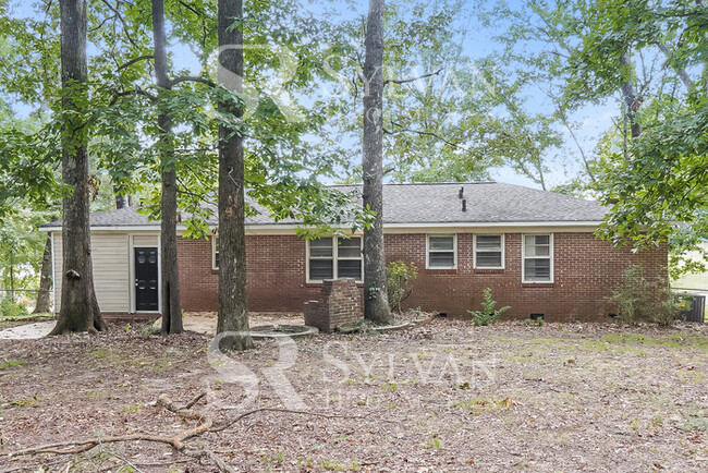 Building Photo - Cozy ambiance awaits in this 3 BR, 2 BA home