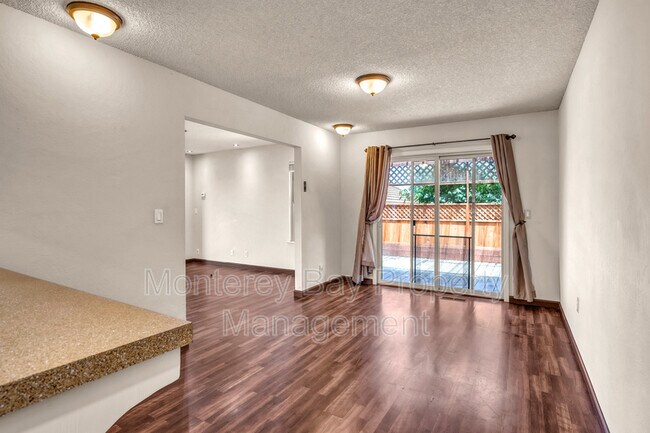 Building Photo - 1446 Skyview Dr