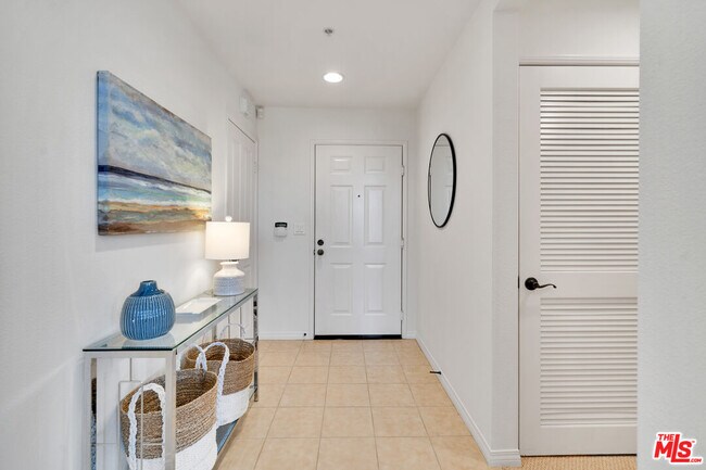 Building Photo - 6020 S Seabluff Dr