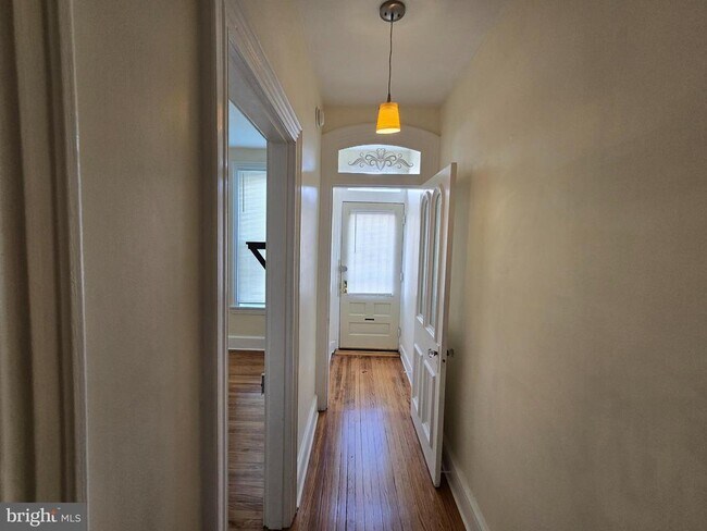Building Photo - 1317 N Walnut St