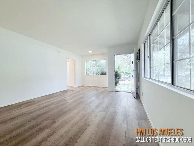 Building Photo - 10565 Camarillo St