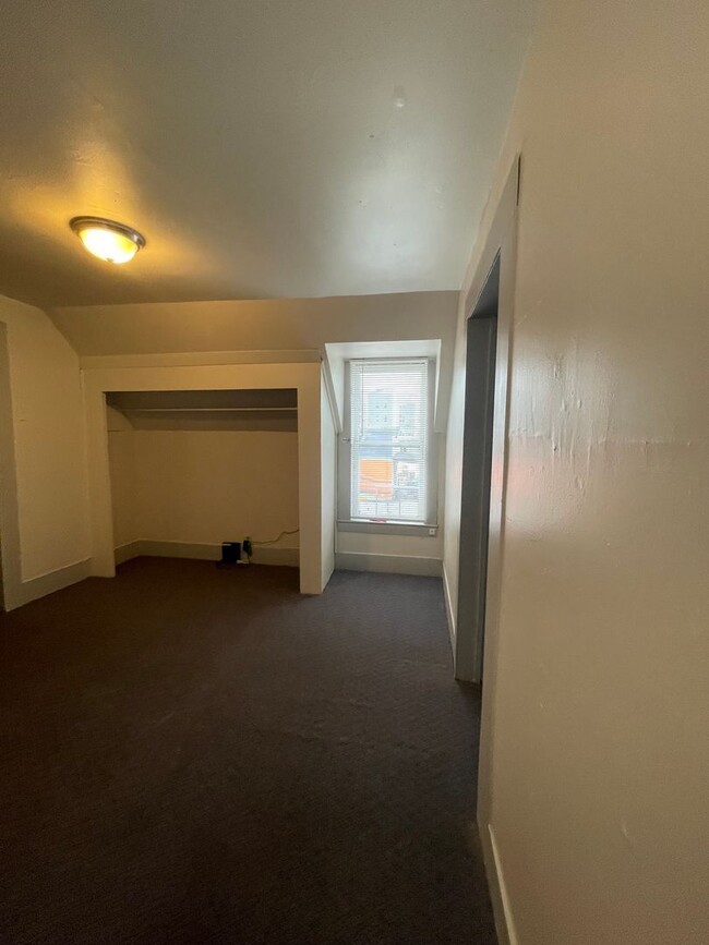 Building Photo - Cute 1 bedroom, 1 bathroom downtown Pullman!