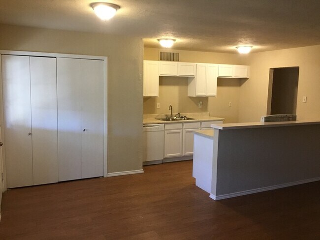 Building Photo - 5221 Norris Dr