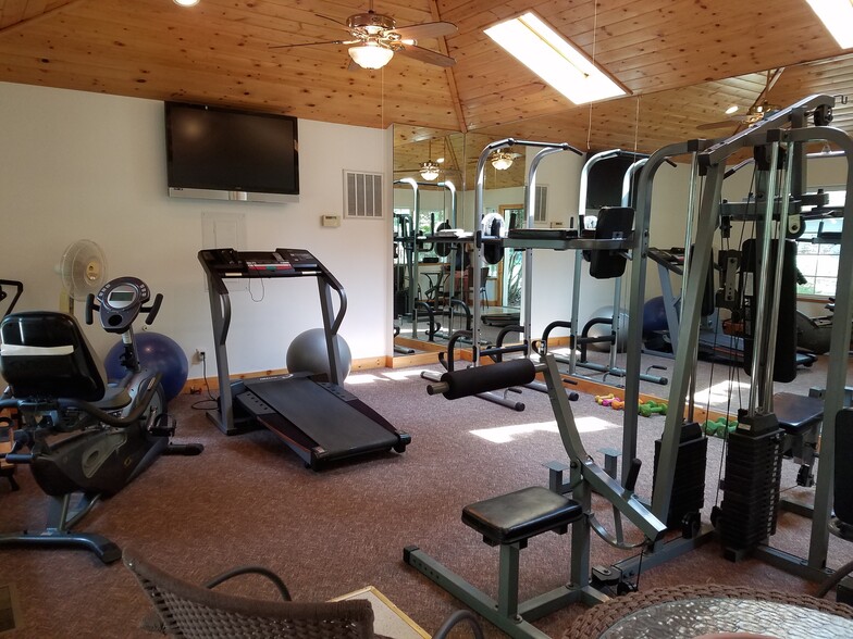 Onsite Gym - 1045 NE Savannah Dr