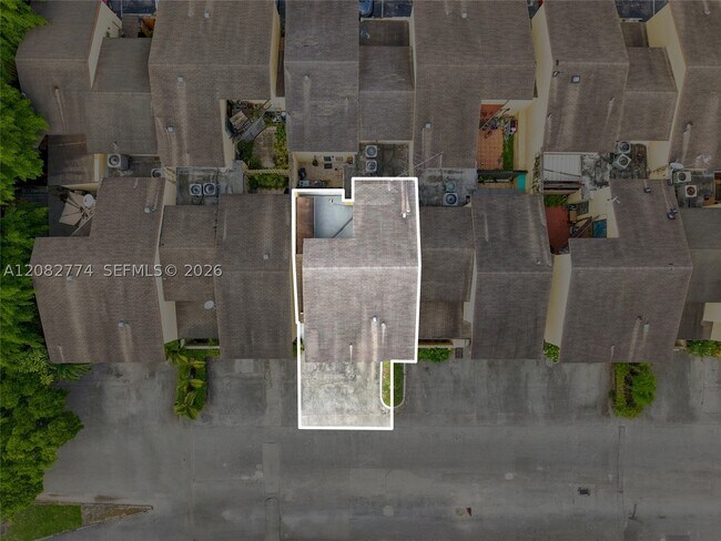 Building Photo - 9674 Fontainebleau Blvd